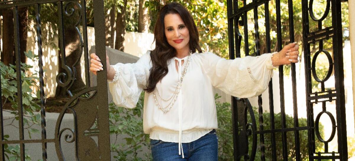 Sylvia-Brooks4982-300dpi-1